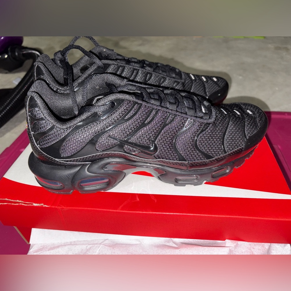 Nike Men's Black Mesh Sneakers